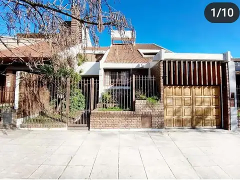 CASA 5 AMBIENTES CON QUINCHO Y PILETA SOBRE LOTE DE 9.40 X 3