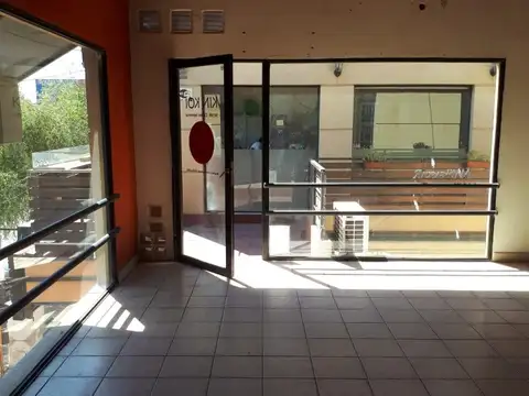 Local en Alquiler en Centro, $ 111