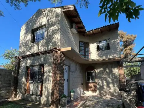 Casa en venta en Villa Udaondo. BAJO DE PRECIO