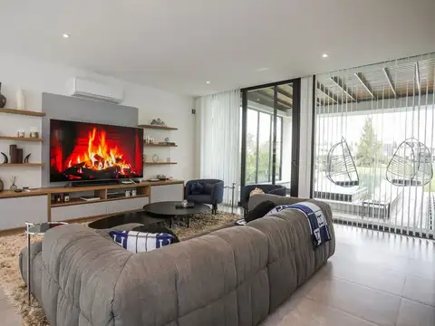 Casa   5 ambientes con gym y detalles de categoria
