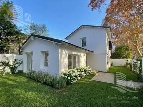 Casa 4 Ambientes con Jardín en Venta en San Isidro