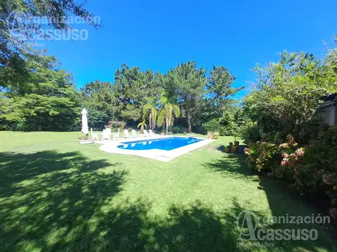Casa en Solanas 4 dormitorios 3 baños piscina jardin dependencia 3288 m2 terreno 195 m2 cubiertos