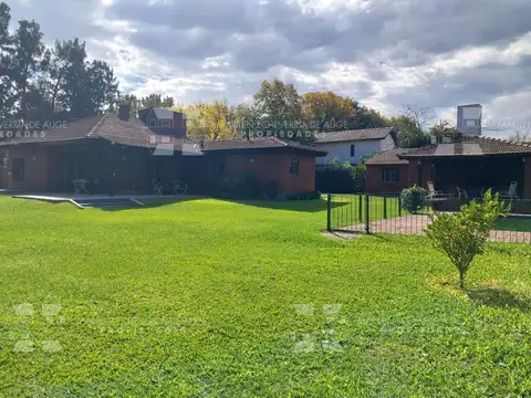 Casa en Venta con 2 cocheras