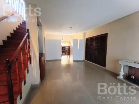Casa 5 ambientes con 1 baño