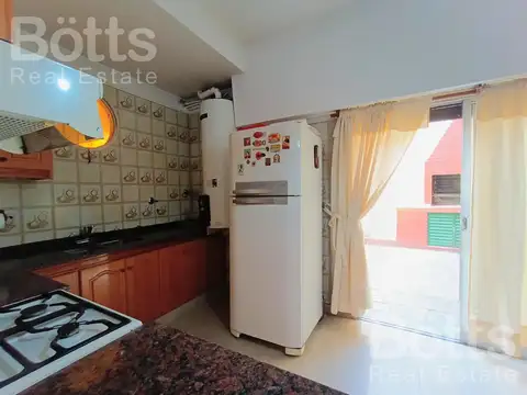Casa en Venta- 5 amb -cochera 3 autos- patio- parrilla- terraza- A 5 cuadras de Plaza Irlanda