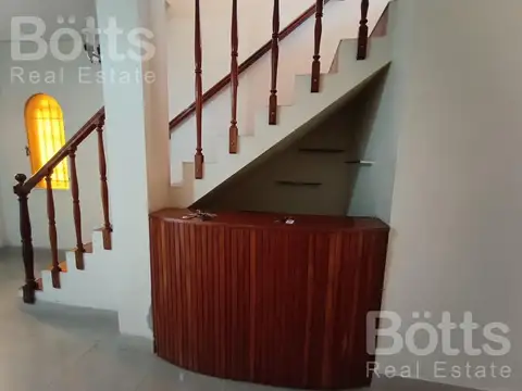 Casa en Venta con 3 cocheras