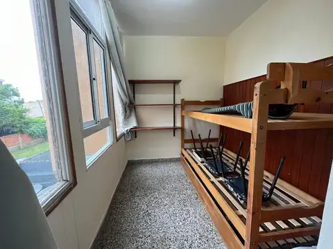 Tres ambientes con cochera descubierta