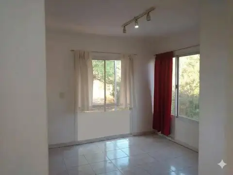 Casa 2 ambientes con 1 baño