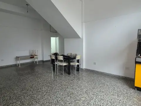 Depto Tipo Casa en Venta con 1 cocheras