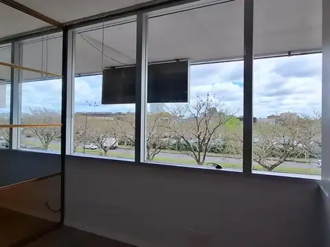 Oficina en Alquiler con 1 cochera