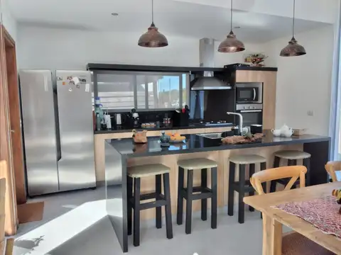 Casa 3 ambientes con 2 baños