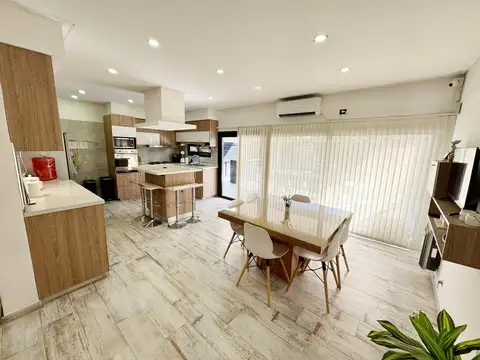 Casa 5 ambientes con 3 baños