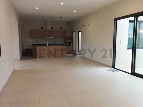 Casa 4 ambientes con 3 baños