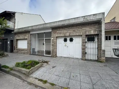 VENTA CASA 4 AMB CON PARQUE A RECICLAR SAN JOSE