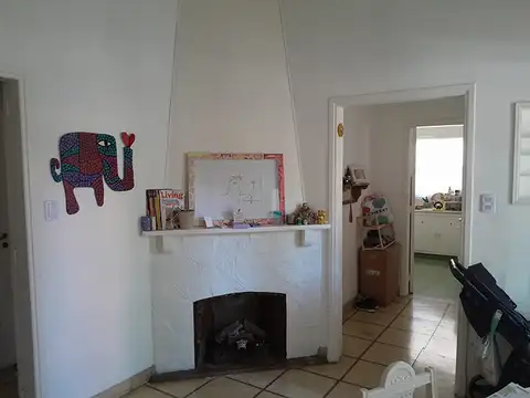 EN UNA BUENA UBICACIÓN MUY BUEN CHALET PARA RECICLAR - ADROGUÉ