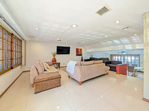 Juan José Paso  al 1200