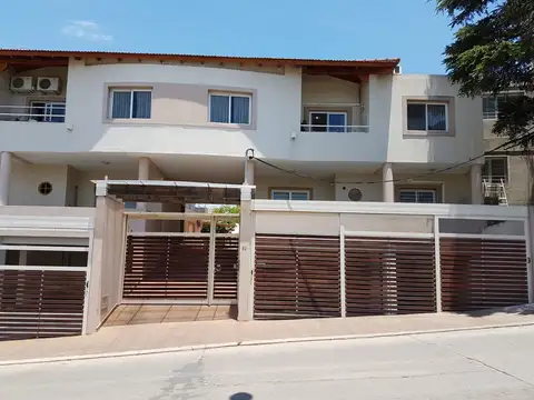 MUY LINDO DEPARTAMENTO EN VILLA CARLOS PAZ, ALQUILER PERMANENTE A 2 AÑOS, EN COMPLEJO CON PILETA, QUINCHO ASADOR, Gas Natural. Calefacción central