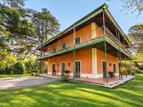 Casa en Venta con 5 cocheras