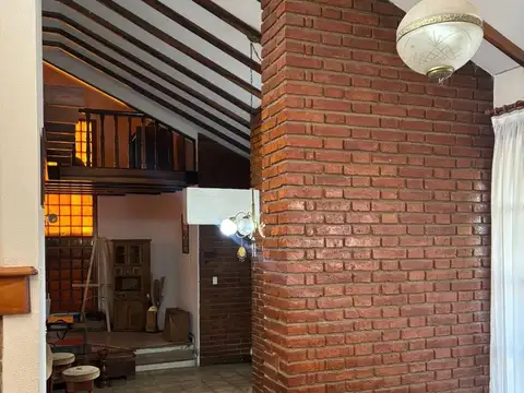 Casa en venta en Barrio Garbín | 4 dormitorios y piscina