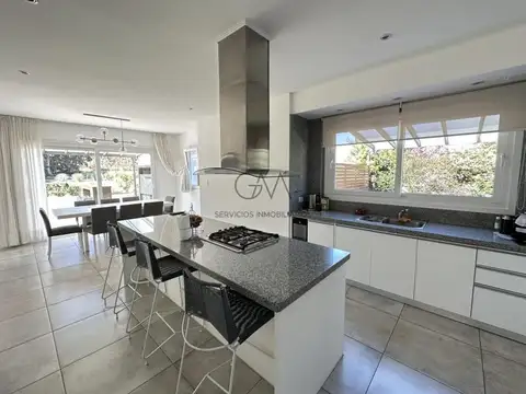 Casa 4 ambientes con 3 baños