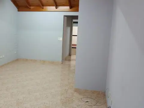 Depto Tipo Casa en Alquiler de 3 ambientes