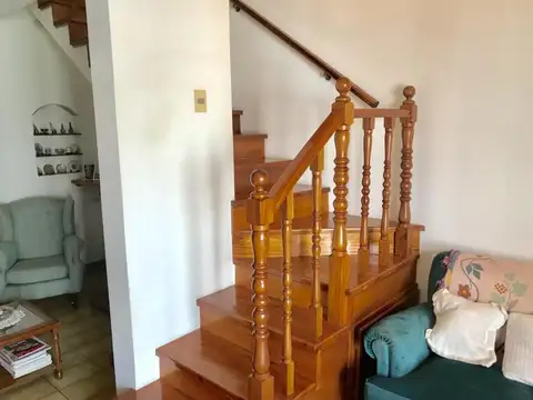 CAMPANA CENTRO USD 180.000 2 PLANTAS 3 HAB 3 BAÑOS GARAGE LAVADERO  Y PARRILLA