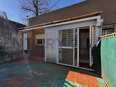 Casa 2 ambientes con 1 baño