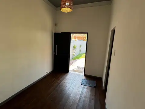 Depto Tipo Casa en Alquiler con 1 cocheras