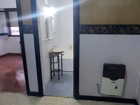 Avenida Hipólito Yrigoyen 4400, Piso 1