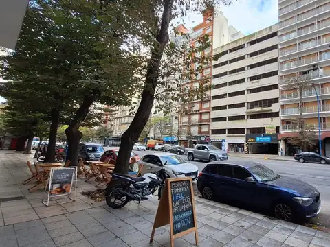 DEPARTAMENTO DE 2 AMBIENTES PISO 8 MUY LUMINOSO