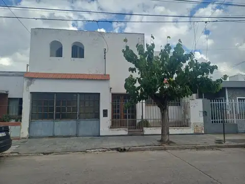VENTA CASA 3 DORMITORIOS PILETA ALTAMIRA