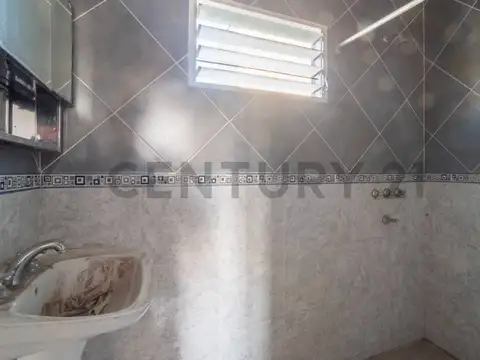 Casa 5 ambientes con 4 baños