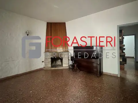 Casa en Venta con 4 cocheras