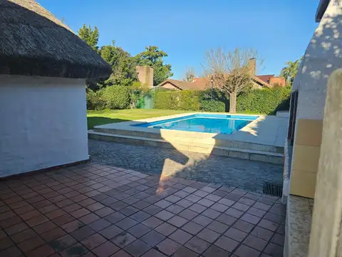 Casa en Venta con 2 cocheras