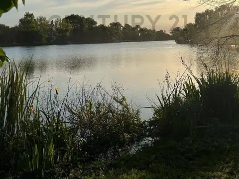 Autopista Dr. Ricardo Balbín 300, Piso 0