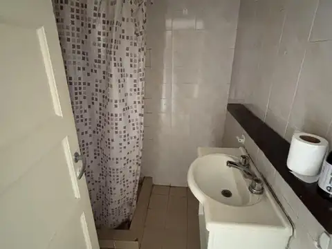 Casa 3 ambientes gran jardín. Martínez.