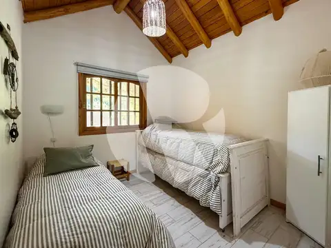 Casa 4 ambientes con 2 baños