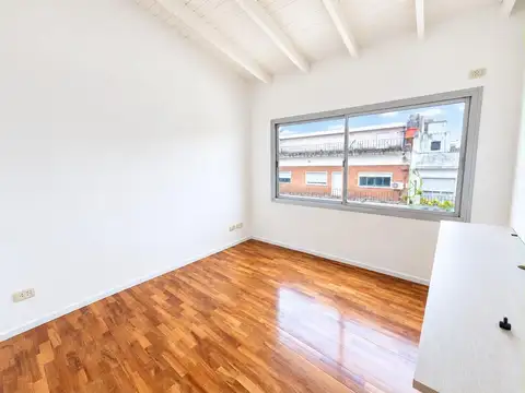 Casa en Alquiler con 1 cochera