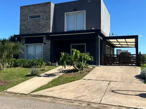 Casa 4 ambientes con 3 baños