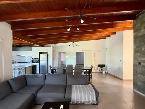 Casa en Alquiler Temporal en Funes, USD 3.000