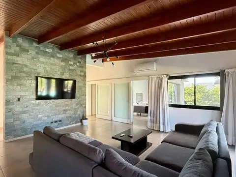 Casa en Alquiler Temporal con 2 cocheras