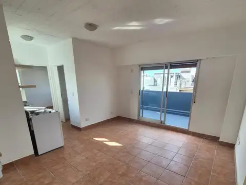 DEPARTAMENTO 2 AMBIENTES AL FRENTE CON BALCON