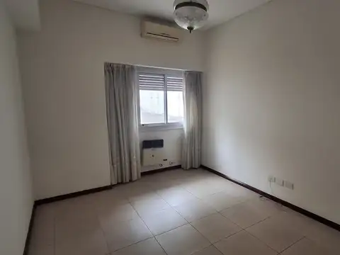 2 ambientes Planta Baja. Expensas e Impuestos invluidosExcelnte Ubicacion. Ver Requisitos y condiciones de contratacion en la descripcion.