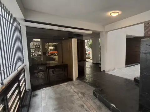 2 ambientes Planta Baja. Expensas e Impuestos invluidosExcelnte Ubicacion. Ver Requisitos y condiciones de contratacion en la descripcion.