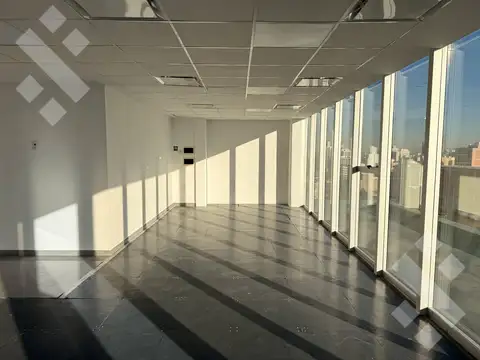 Oficina en Alquiler con 2 cocheras