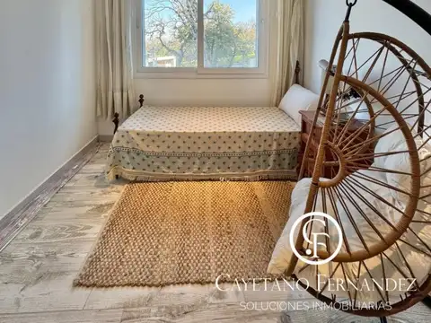 Casa en Alquiler con 3 cocheras