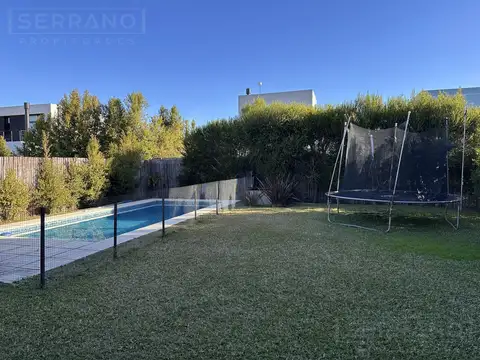 JBI. Venta casa de 4 ambientes con pileta en  Vila Marina 1, Villanueva, Tigre