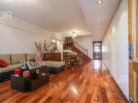 Casa tipo triplex 4 ambientes (apto credito) en venta en villa del parque