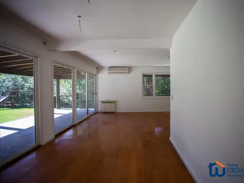 Casa con muy buena ubicación desarrollada en 3 plantas - Teresa Urdapilleta Propiedades