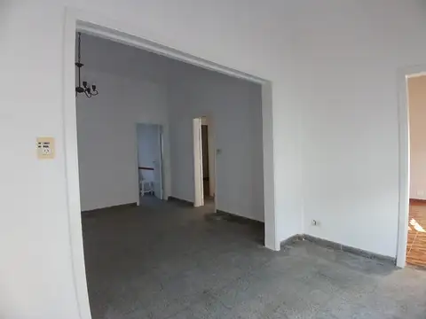 Departamento 3 ambientes céntrico al fondo uso profesional